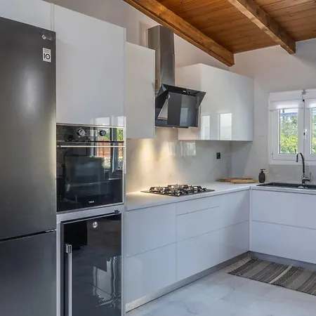 Olive & Stone Villa Loutraki (Corinthia)