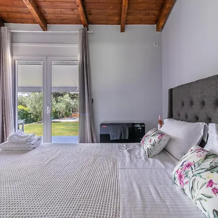 Villa Olive & Stone *