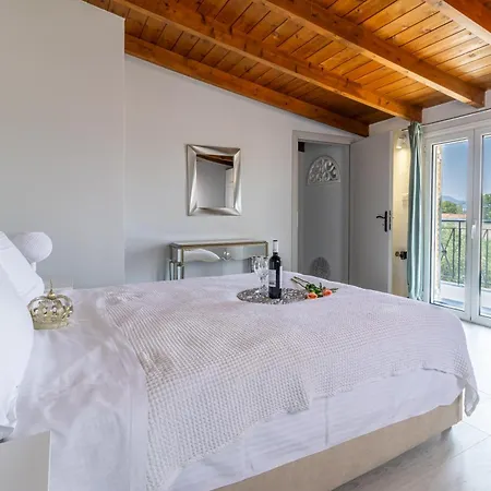 Villa Olive & Stone Loutráki