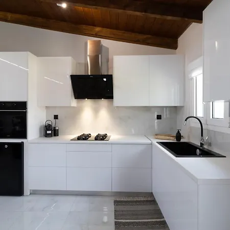 Olive & Stone Villa Loutráki