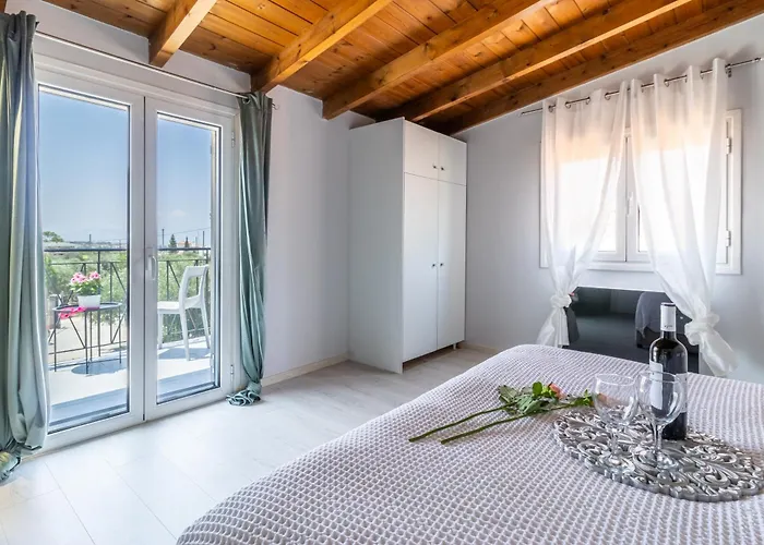 Olive & Stone Villa Lutráki