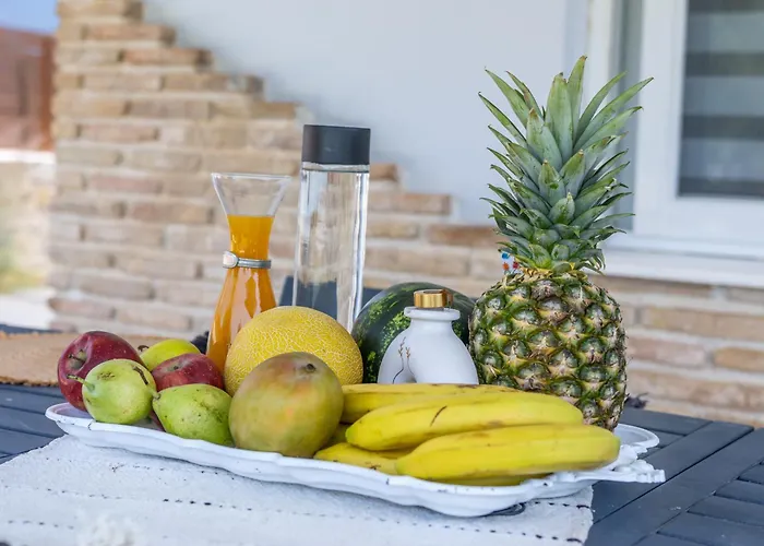 Villa Olive & Stone *